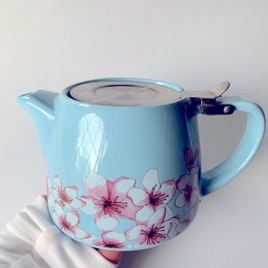 Alfred Coffee and Tea Room Tea Pot